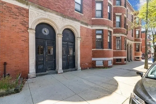 3 bed, 2 bath apartment for rent at 864 Huntington Unit 1, Coolidge Corner — photo 1 of 20