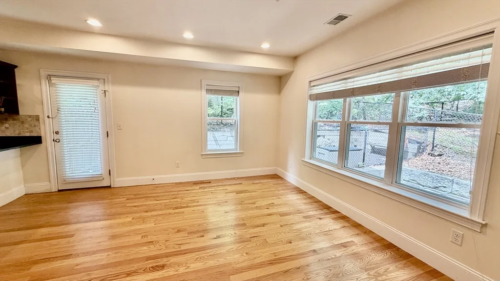 2 bed, 1 bath apartment for rent at 865 Lagrange St Unit 4, West Roxbury — photo 5 of 18