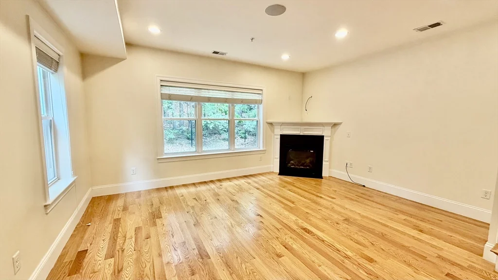 2 bed, 1 bath apartment for rent at 865 Lagrange St Unit 4, West Roxbury — photo 2 of 18