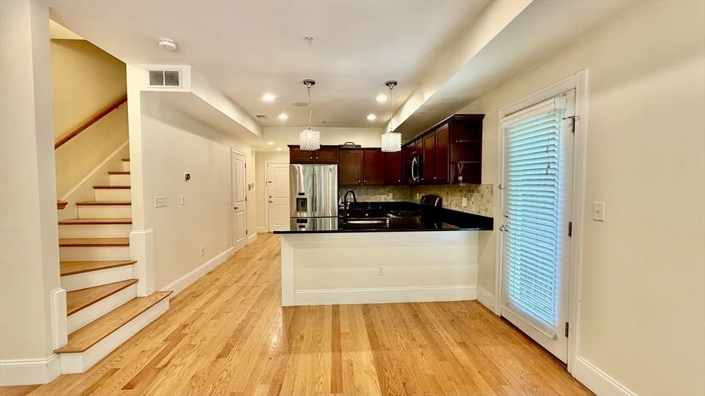 2 bed, 1 bath apartment for rent at 865 Lagrange St Unit 4, West Roxbury — photo 4 of 18