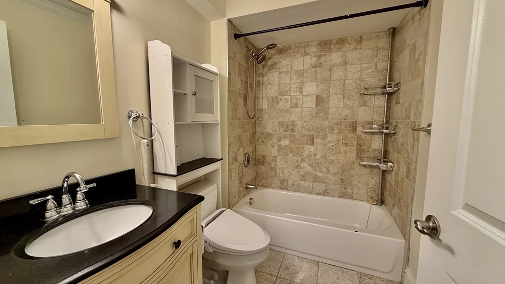 2 bed, 1 bath apartment for rent at 865 Lagrange St Unit 4, West Roxbury — photo 13 of 18