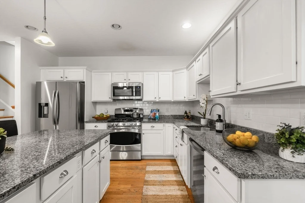 2 bed, 2 bath apartment for rent at 865 Lagrange Unit 5, West Roxbury — photo 4 of 14