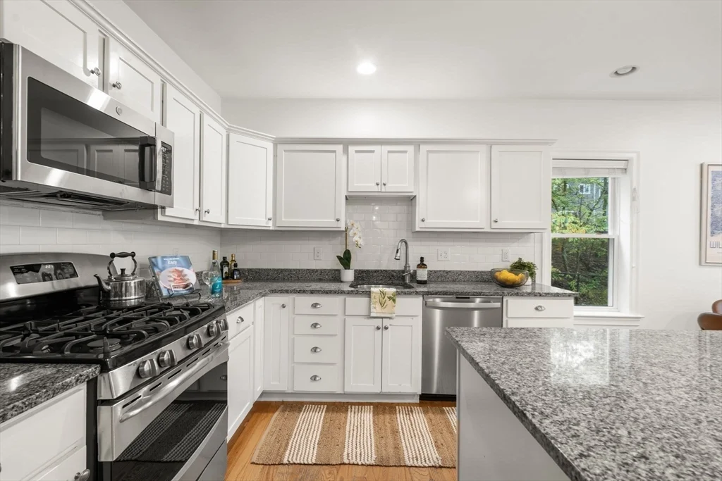 2 bed, 2 bath apartment for rent at 865 Lagrange Unit 5, West Roxbury — photo 5 of 14