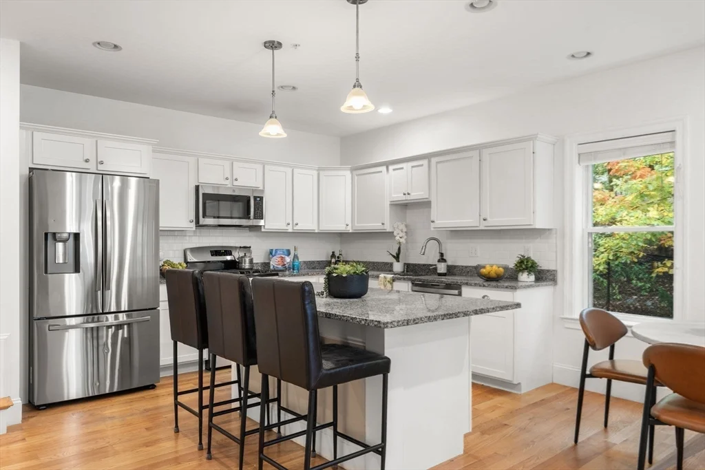 2 bed, 2 bath apartment for rent at 865 Lagrange Unit 5, West Roxbury — photo 3 of 14