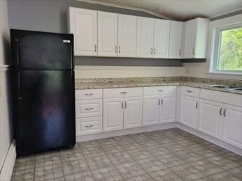 3 bed, 1 bath apartment for rent at 865 Main St Unit 1, Hanover — photo 4 of 36