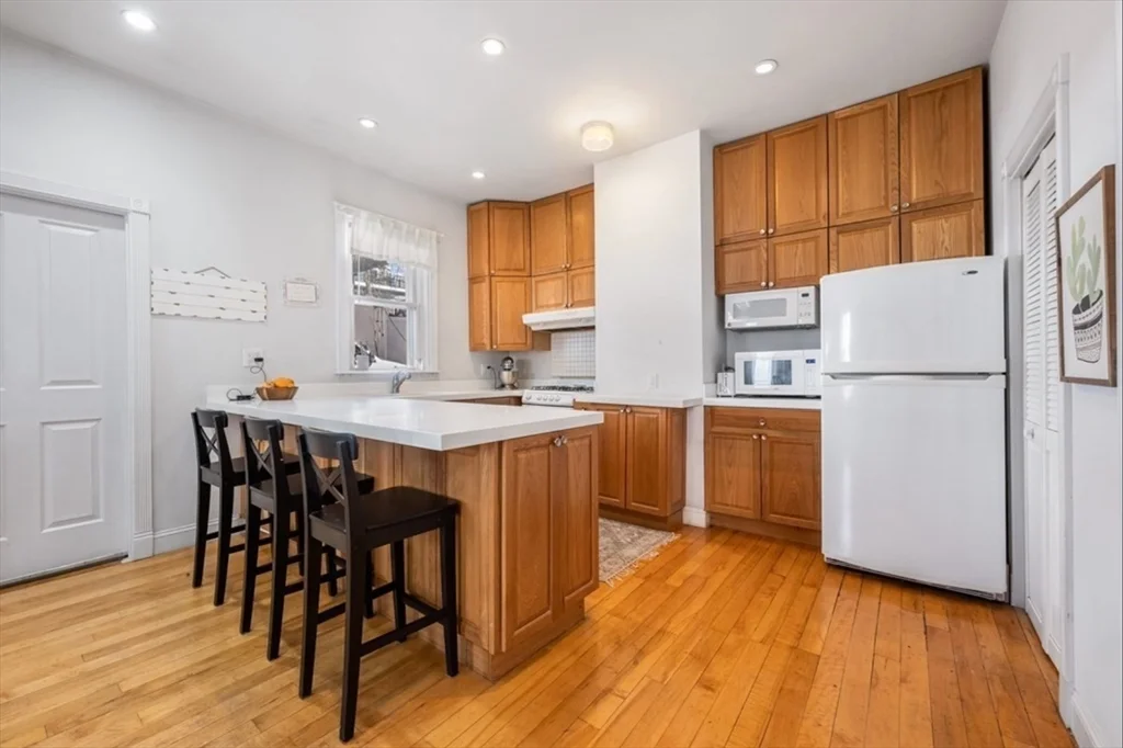 4 bed, 1 bath apartment for rent at 866 East 5th Unit 1, South Boston — photo 14 of 17