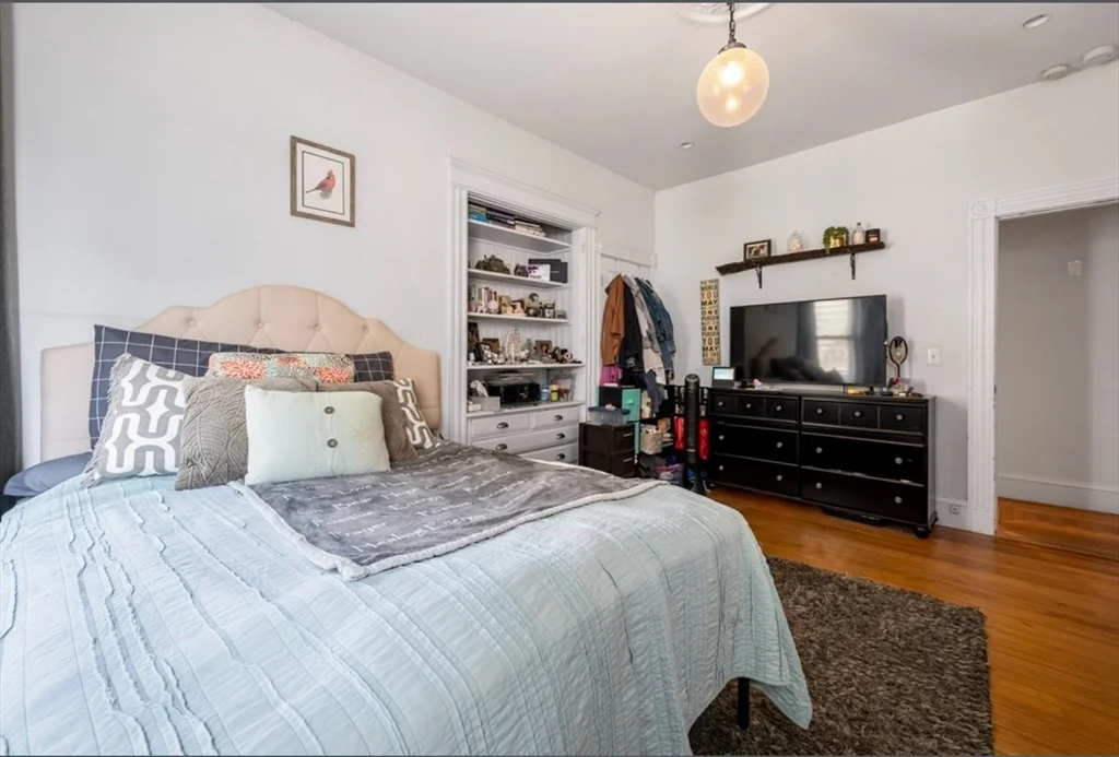 4 bed, 1 bath apartment for rent at 866 East 5th Unit 1, South Boston — photo 3 of 17