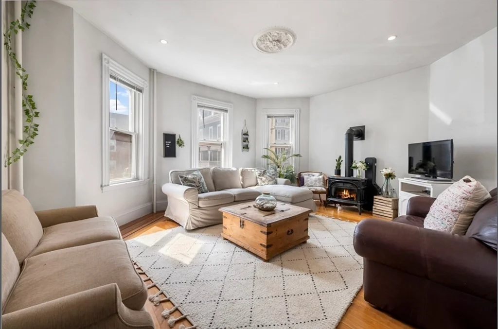 4 bed, 1 bath apartment for rent at 866 East 5th Unit 1, South Boston — photo 16 of 17