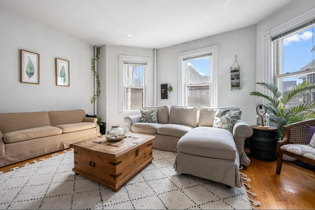 4 bed, 1 bath apartment for rent at 866 East 5th Unit 1, South Boston — photo 11 of 17