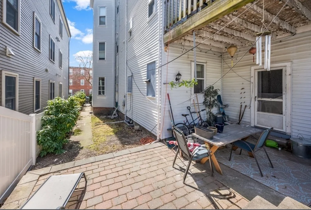 4 bed, 1 bath apartment for rent at 866 East 5th Unit 1, South Boston — photo 4 of 17
