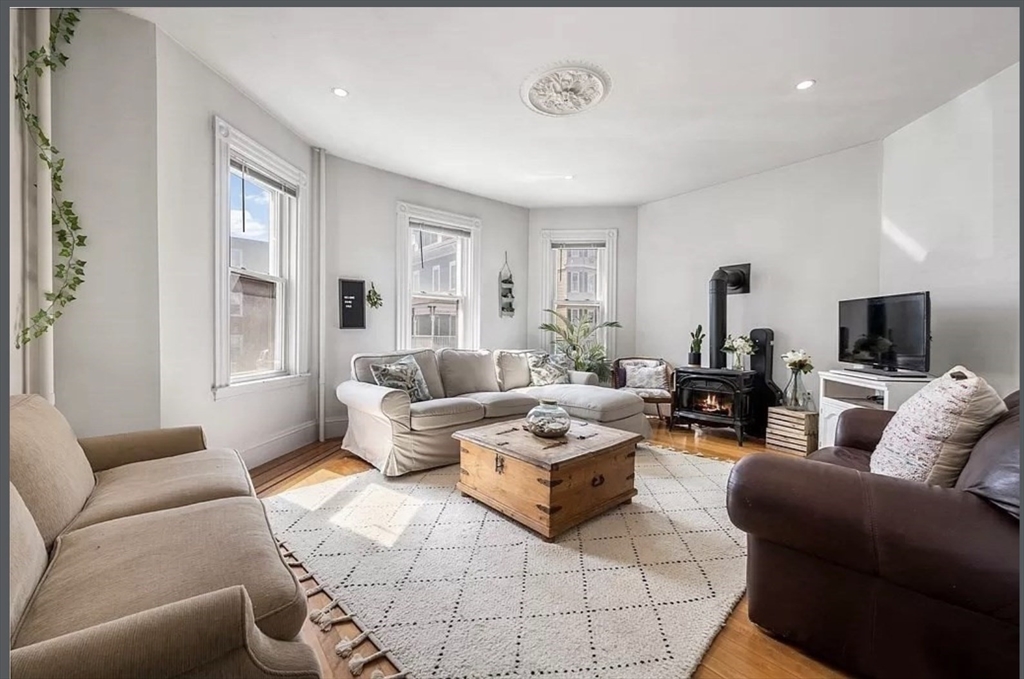 4 bed, 1 bath apartment for rent at 866 East 5th Unit 1, South Boston — photo 1 of 12