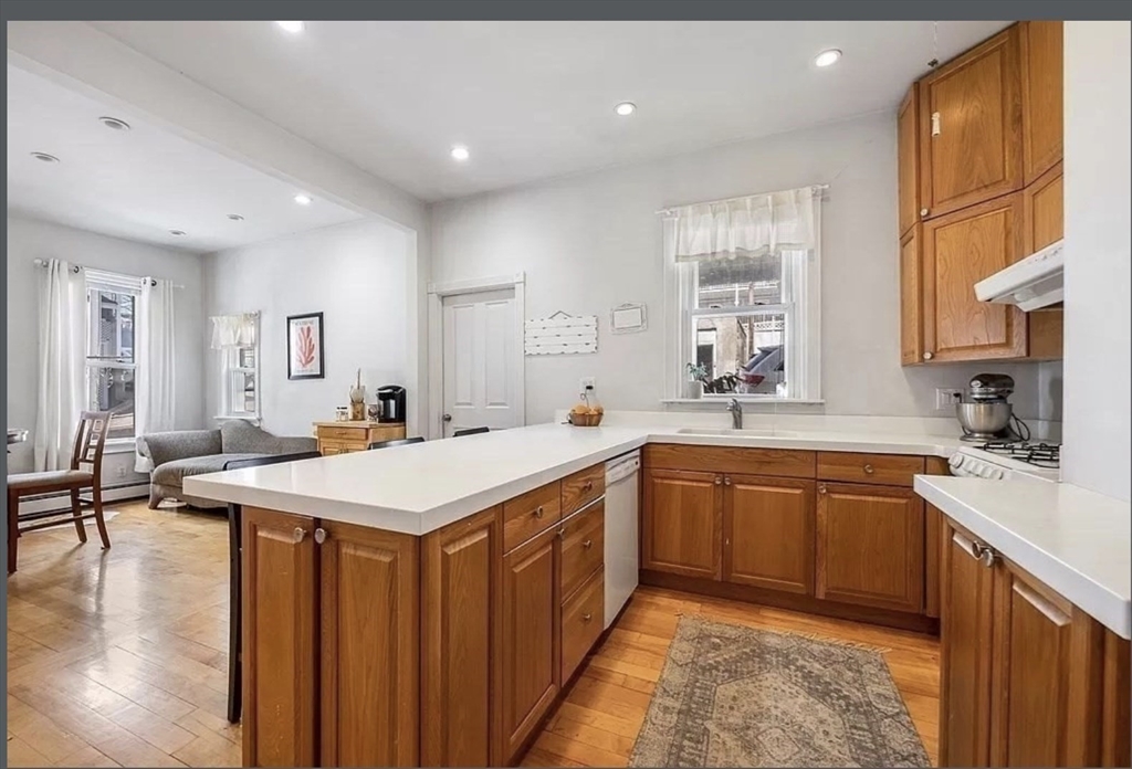 4 bed, 1 bath apartment for rent at 866 East 5th Unit 1, South Boston — photo 4 of 12