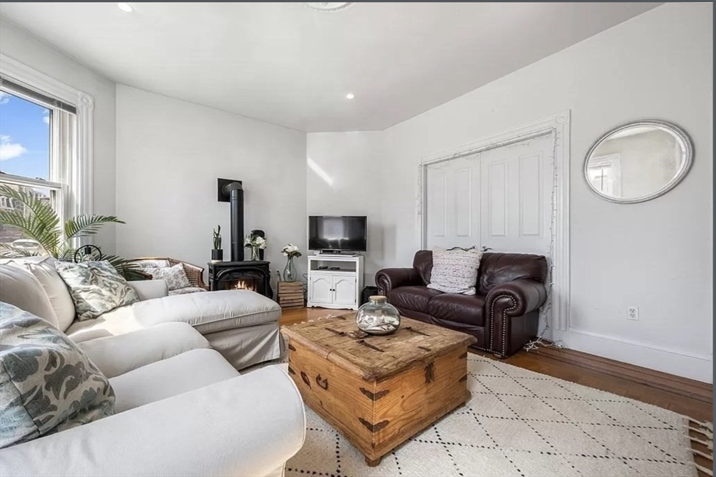 4 bed, 1 bath apartment for rent at 866 East 5th Unit 1, South Boston — photo 2 of 12