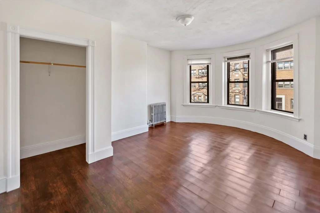 5 bed, 2 bath apartment for rent at 866 Huntington Ave Unit 2, Mission Hill — photo 2 of 23