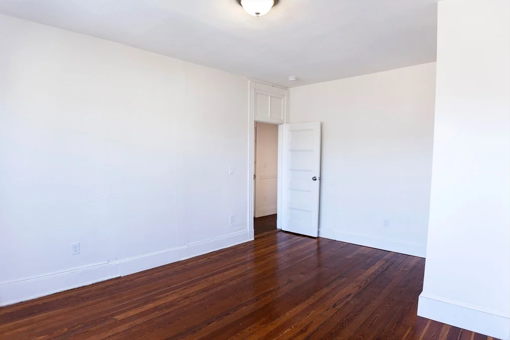 5 bed, 2 bath apartment for rent at 866 Huntington Ave Unit 3, Mission Hill — photo 3 of 20