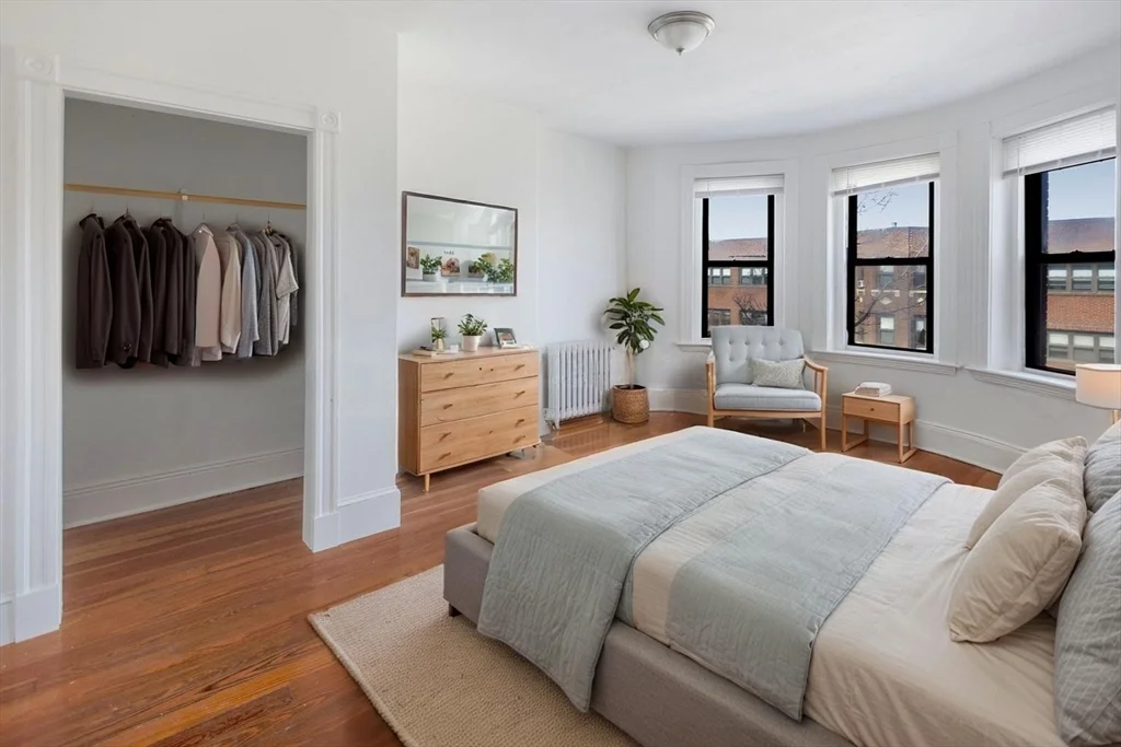5 bed, 2 bath apartment for rent at 866 Huntington Ave Unit 3, Mission Hill — photo 1 of 20