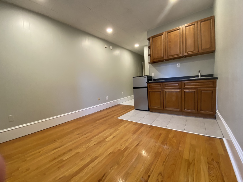 Studio bed, 1 bath apartment for rent at 868 Beacon St Unit 3, Fenway — photo 1 of 8