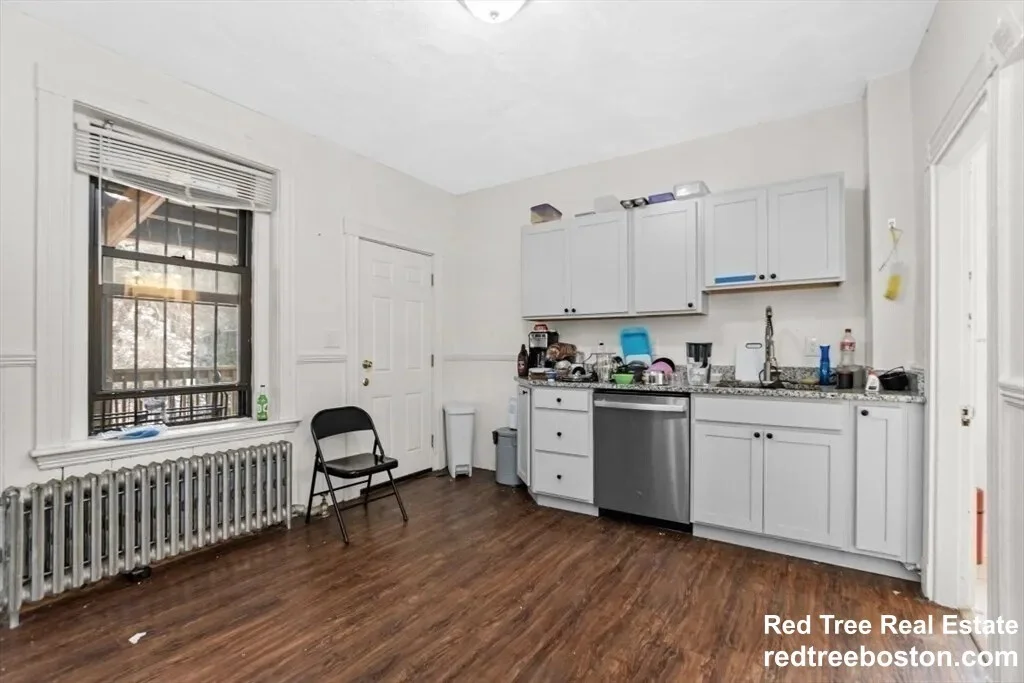 5 bed, 2 bath apartment for rent at 868 Huntington Ave Unit 3, Coolidge Corner — photo 7 of 8