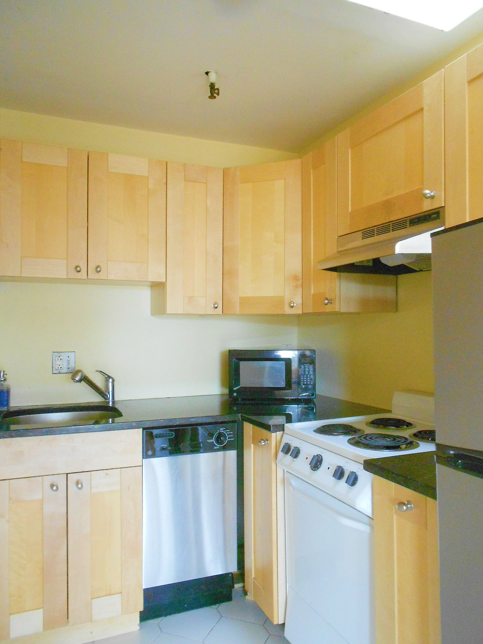 1 bed, 1 bath apartment for rent at 869 Beacon St Unit 9, Fenway — photo 7 of 10