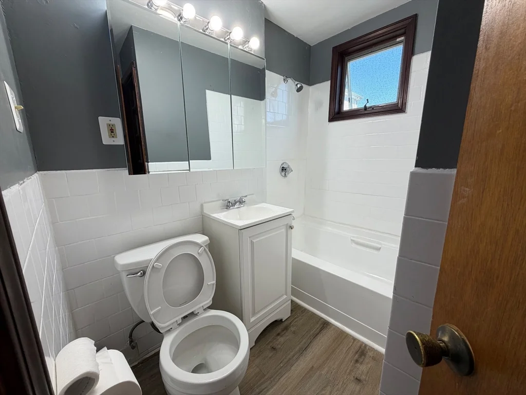 2 bed, 1 bath apartment for rent at 869 Brock Ave Unit 2S, New Bedford — photo 3 of 7