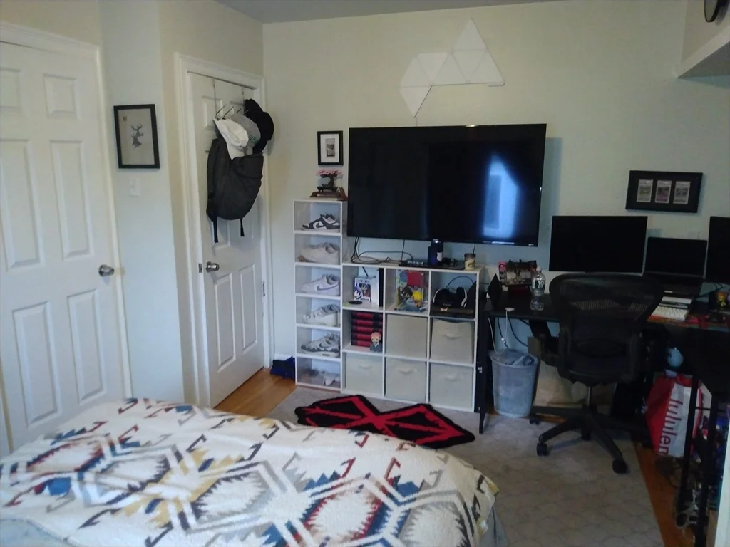 4 bed, 2.5 bath apartment for rent at 87 Baxter St Unit 3, South Boston — photo 4 of 9