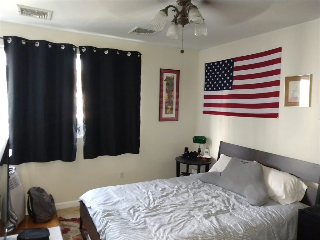 4 bed, 2.5 bath apartment for rent at 87 Baxter St Unit 3, South Boston — photo 5 of 9