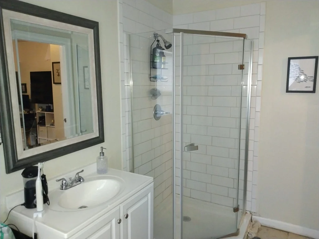 4 bed, 2.5 bath apartment for rent at 87 Baxter St Unit 3, South Boston — photo 3 of 9