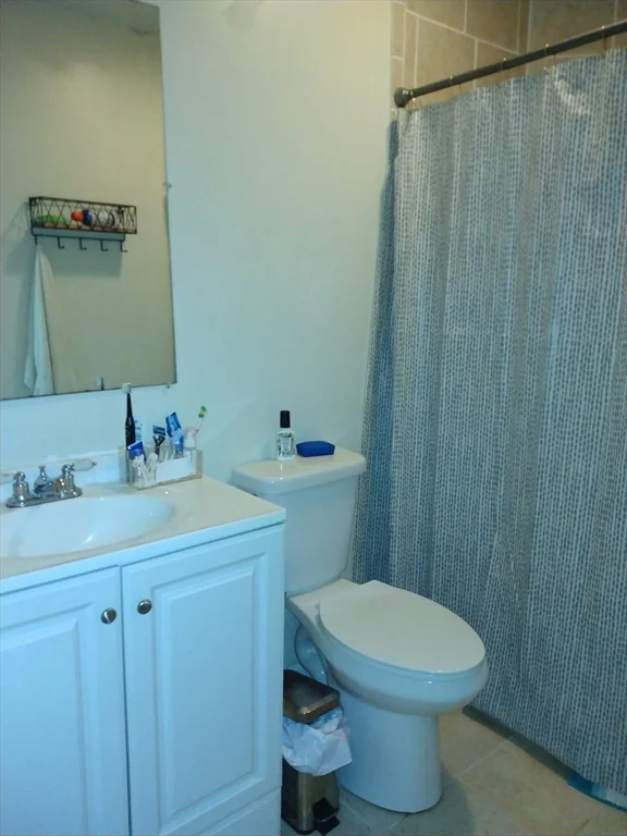 4 bed, 2.5 bath apartment for rent at 87 Baxter St Unit 3, South Boston — photo 8 of 9