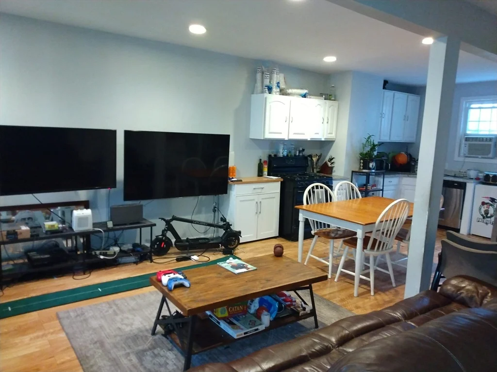 4 bed, 2.5 bath apartment for rent at 87 Baxter St Unit 87, South Boston