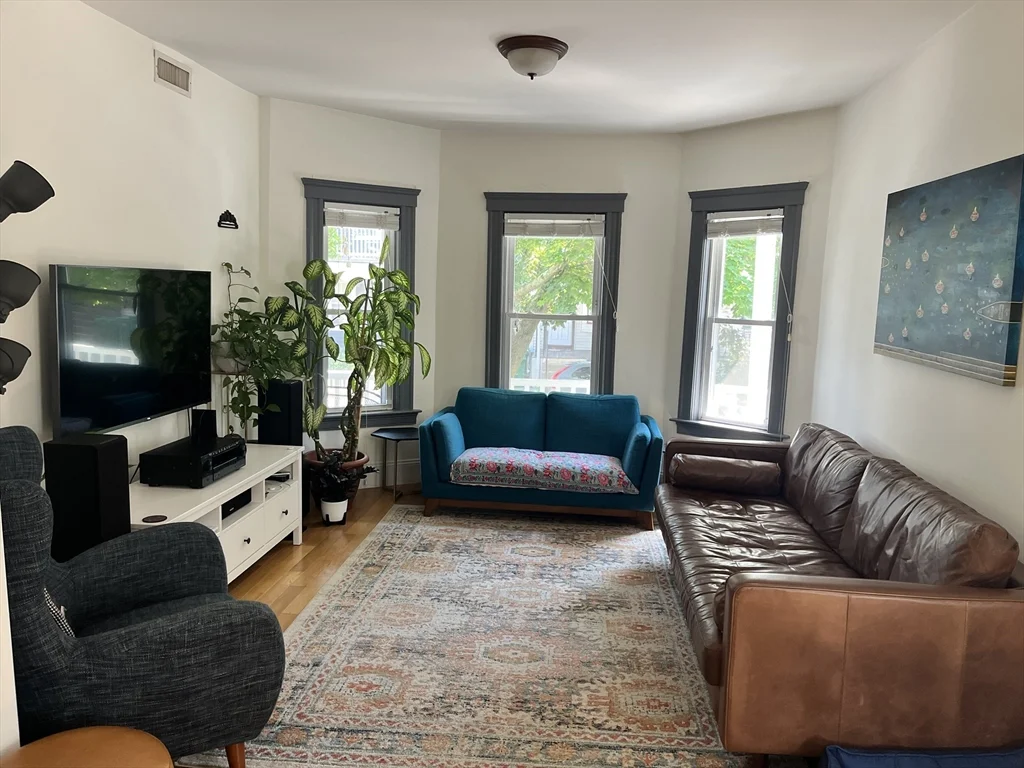 2 bed, 1 bath apartment for rent at 87 Bristol Rd Unit 1, Medford — photo 3 of 15
