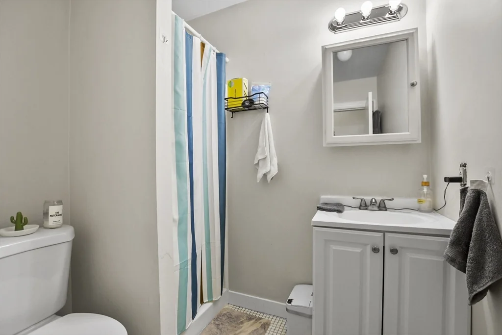 3 bed, 2 bath apartment for rent at 87 Broad St Unit 2, Lynn — photo 16 of 25