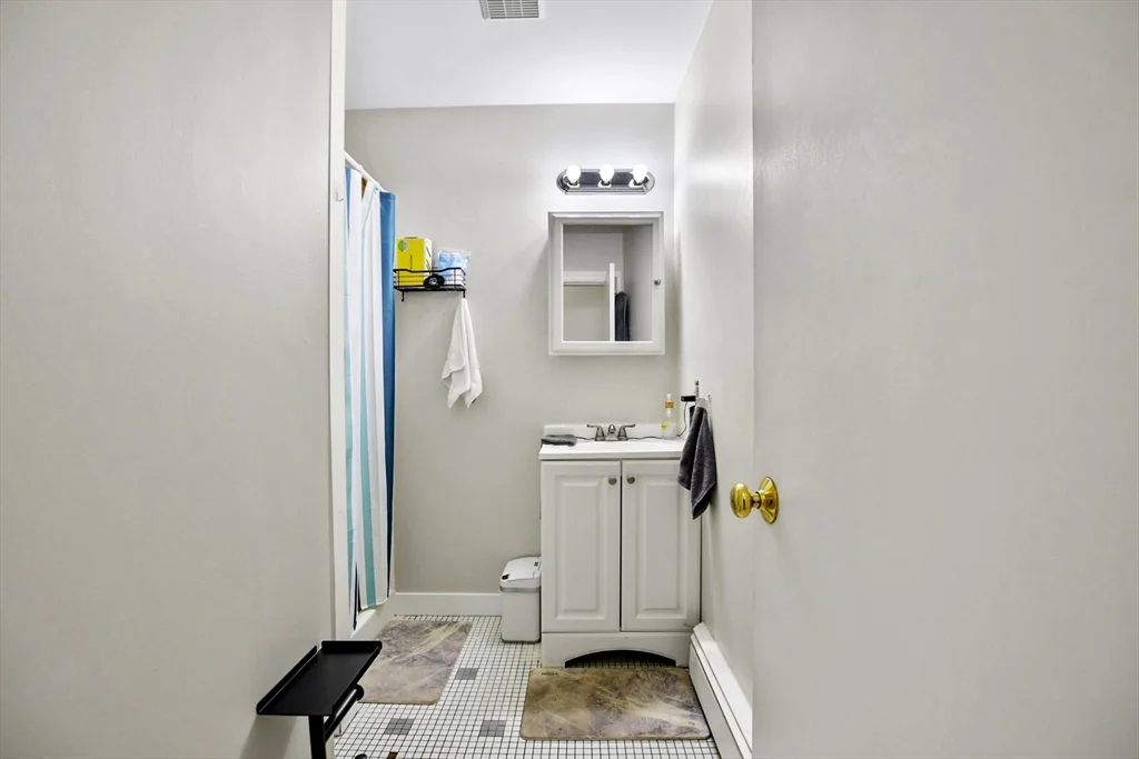 3 bed, 2 bath apartment for rent at 87 Broad St Unit 2, Lynn — photo 15 of 25