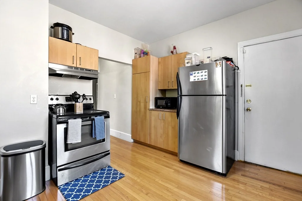 3 bed, 2 bath apartment for rent at 87 Broad St Unit 2, Lynn — photo 14 of 25