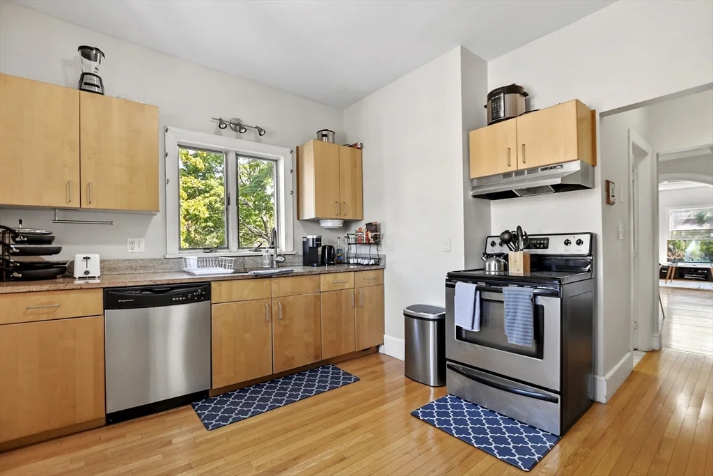 3 bed, 2 bath apartment for rent at 87 Broad St Unit 2, Lynn — photo 2 of 25