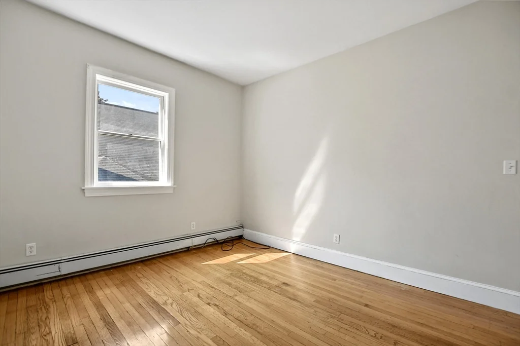 3 bed, 2 bath apartment for rent at 87 Broad St Unit 2, Lynn — photo 4 of 25