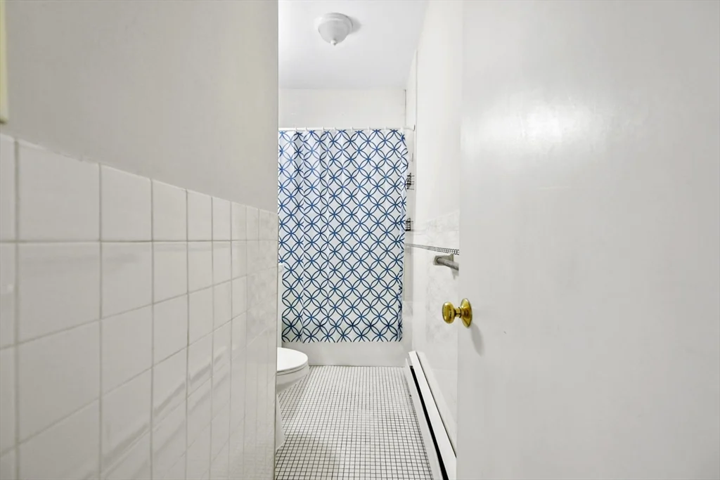 3 bed, 2 bath apartment for rent at 87 Broad St Unit 2, Lynn — photo 8 of 25