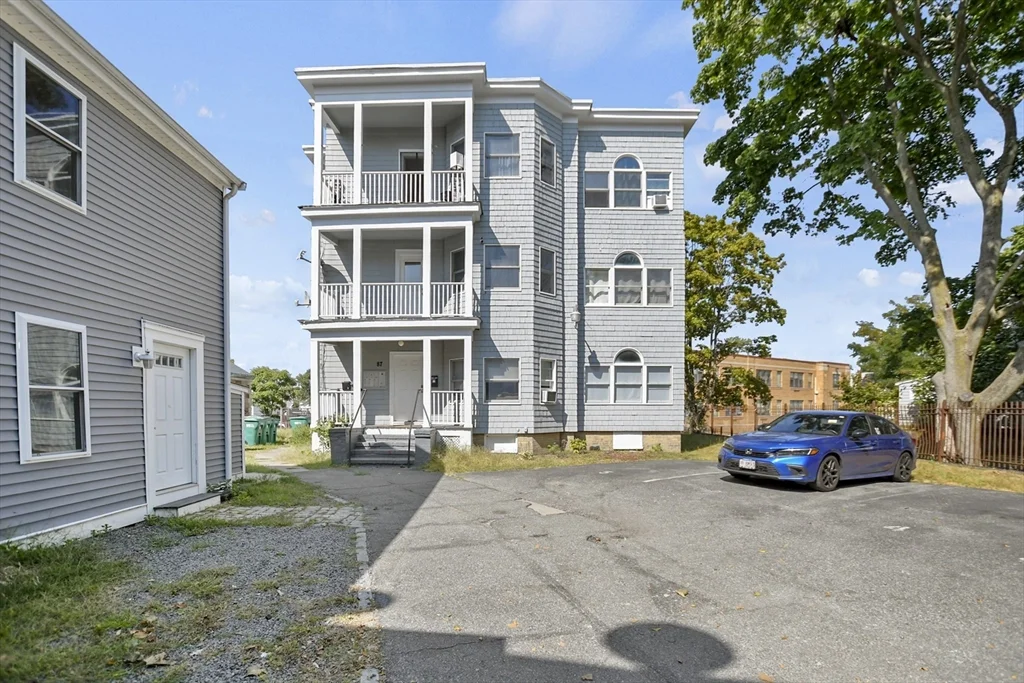 3 bed, 2 bath apartment for rent at 87 Broad St Unit 2, Lynn — photo 3 of 25