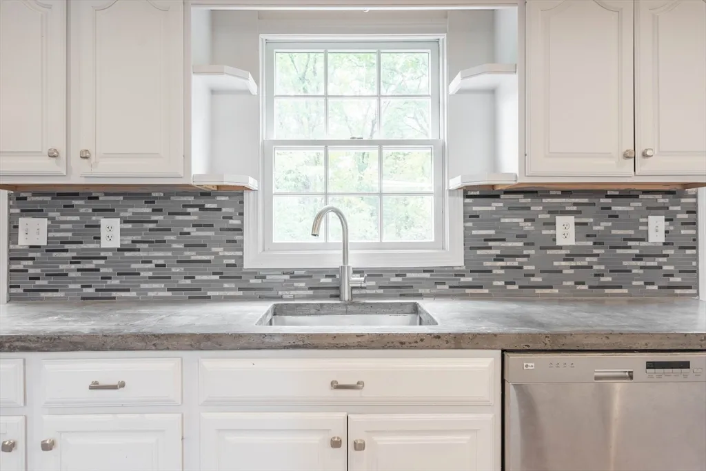 1 bed, 1 bath apartment for rent at 87 Brookfield Rd Unit 1, Charlton — photo 11 of 17