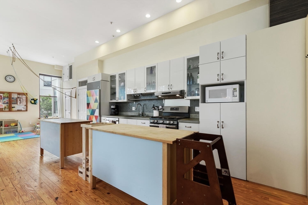 3 bed, 2 bath apartment for rent at 87 Brookside Ave Unit C, Jamaica Plain — photo 9 of 27