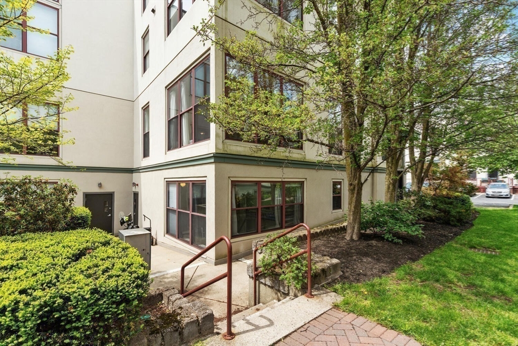 3 bed, 2 bath apartment for rent at 87 Brookside Ave Unit C, Jamaica Plain — photo 26 of 27