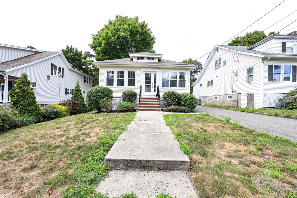 3 bed, 1 bath apartment for rent at 87 Cabot Ave Unit 87, Braintree — photo 2 of 11