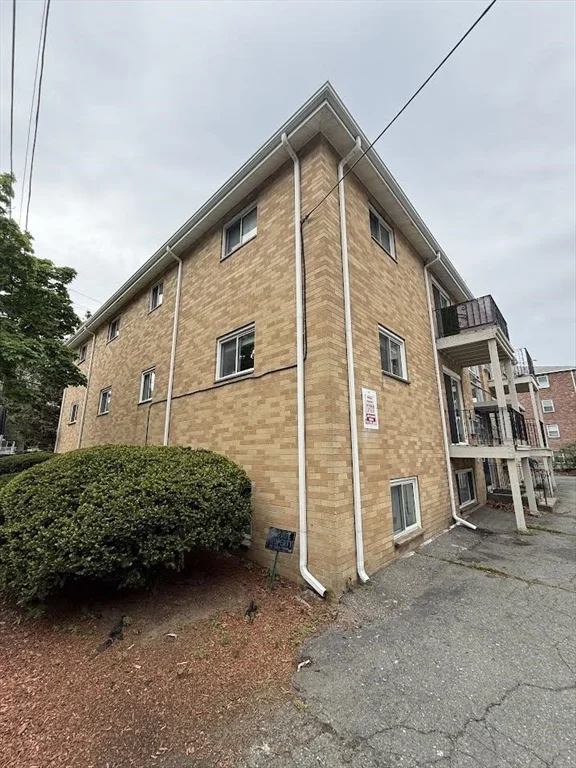 2 bed, 1 bath apartment for rent at 87 Cedar St Unit 6, Malden — photo 6 of 27