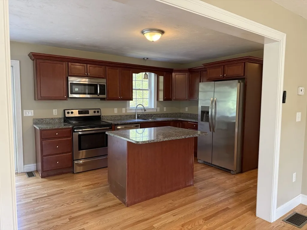 3 bed, 2 bath apartment for rent at 87 Center, Carver — photo 6 of 42