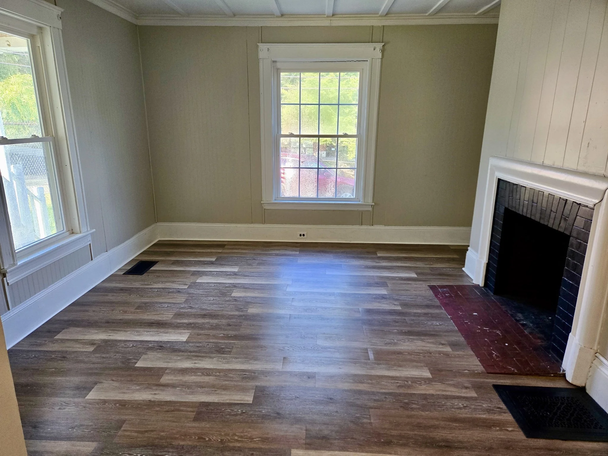 5 bed, 1 bath apartment for rent at 87 Chapin St Unit 1, Southbridge — photo 2 of 13