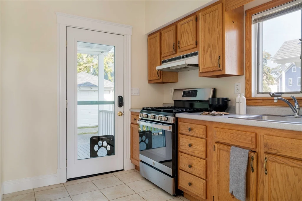 5 bed, 2 bath apartment for rent at 87 College Ave, Medford — photo 19 of 42
