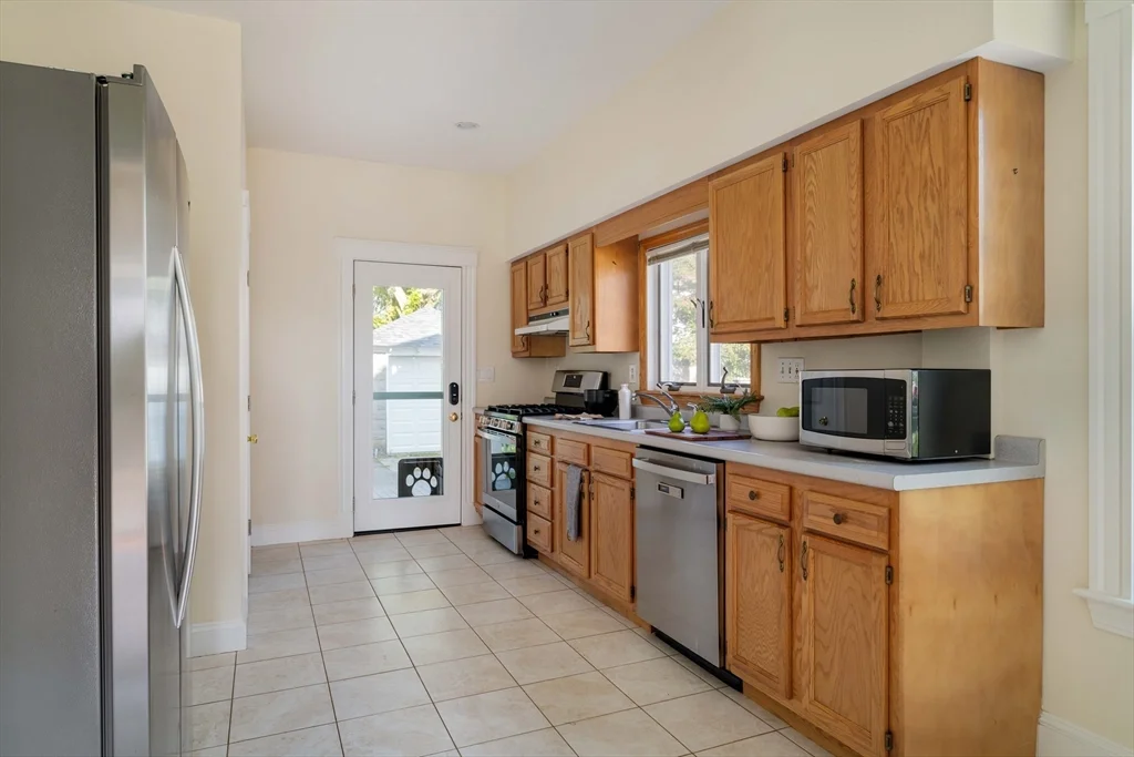 5 bed, 2 bath apartment for rent at 87 College Ave, Medford — photo 17 of 42