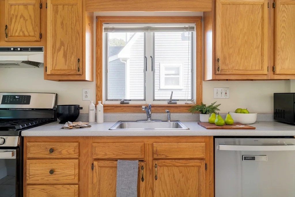 5 bed, 2 bath apartment for rent at 87 College Ave, Medford — photo 18 of 42