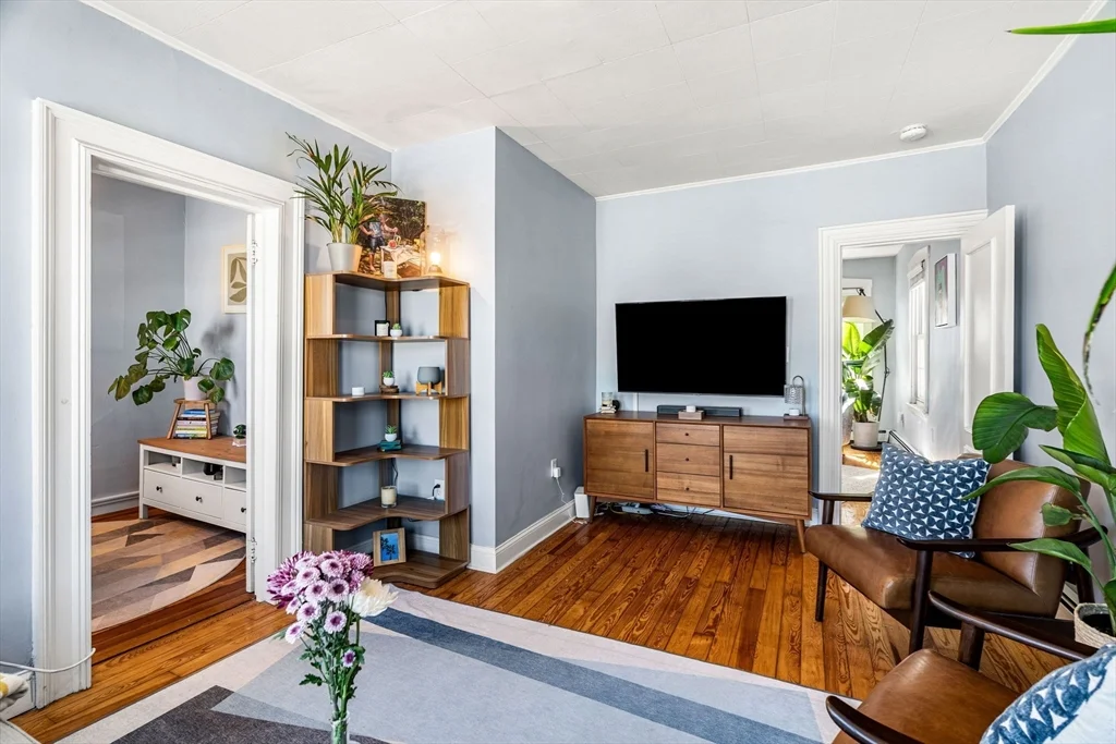 3 bed, 1 bath apartment for rent at 87 Condor St Unit 2, East Boston — photo 6 of 16