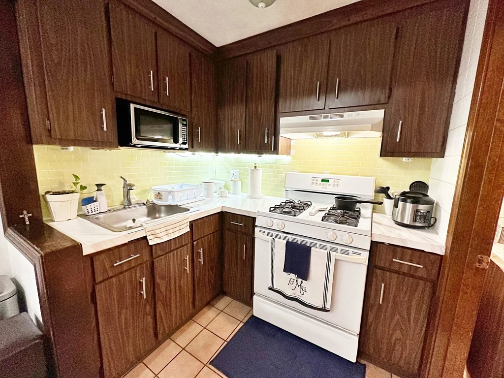 1 bed, 1 bath apartment for rent at 87 Cottage St Unit 1, East Boston — photo 8 of 13