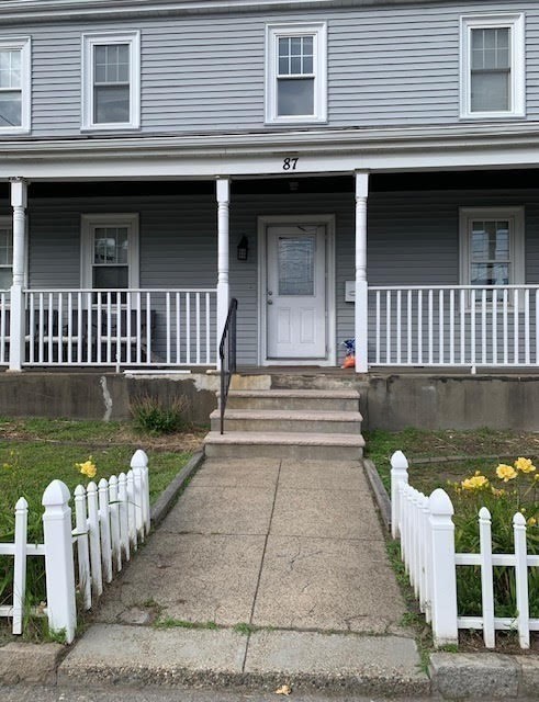 4 bed, 1 bath apartment for rent at 87 Crafts St Unit 2, Newton — photo 2 of 9